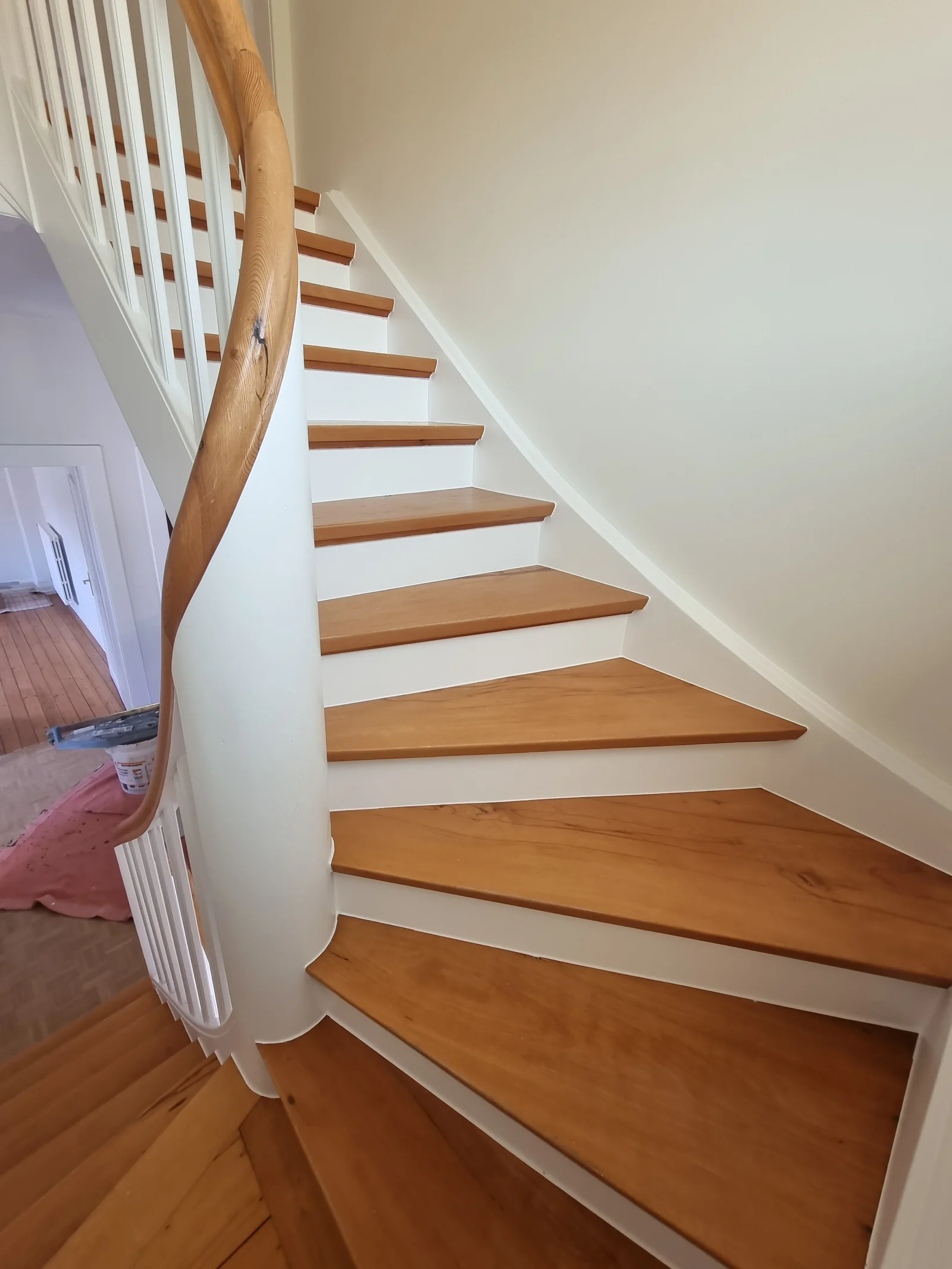 Vue plongeante escalier moderne et propre Spataro Déco